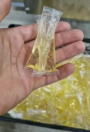 Фасування та стикування меду в прозорі стіки